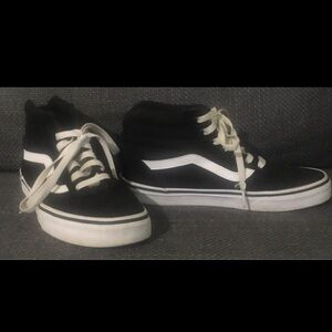 Vans size 7 womens 
Worn only a handful of times, in good worn condition.